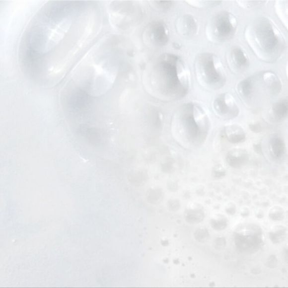 Kate Somerville DermalQuench Liquid Lift  Advanced Wrinkle Treatment - Picture 3 of 5